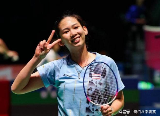 展现国足新 展现国足新