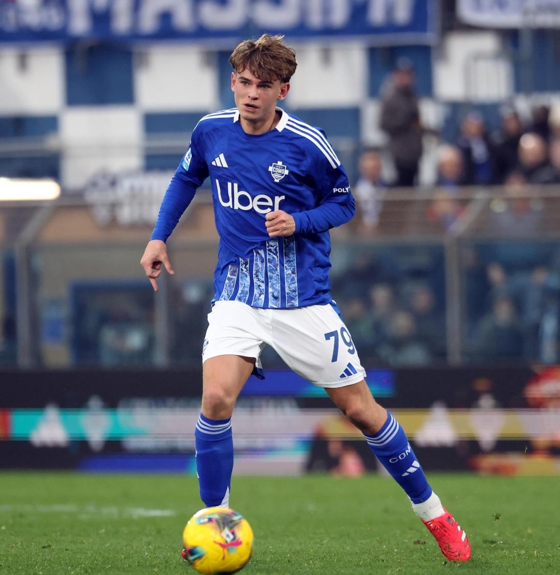 背后默默承 背后默默承